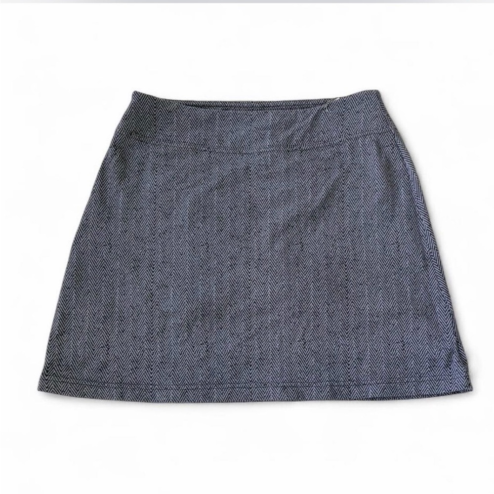 Athleta Black & White Chevron-Effect Mini Skirt